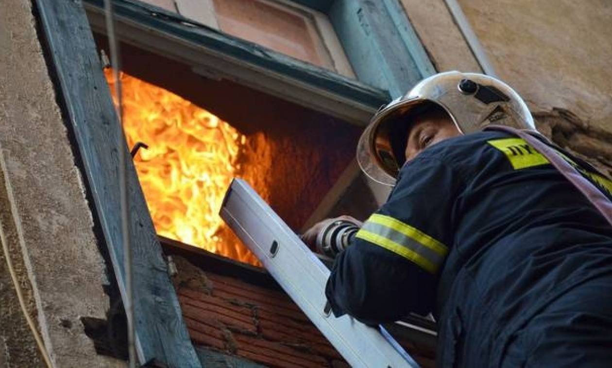 Μεγάλη πυρκαγιά σε διαμέρισμα στη Νέα Φιλαδέλφεια