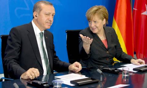 Η Γερμανία «κάνει πλάτες» στον Ερντογάν: Δεν είδε, δεν άκουσε τις δηλώσεις του