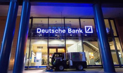 Ανέκαμψε η μετοχή της Deutsche Bank – Τι άλλαξε και φρέναρε η …ελεύθερη πτώση
