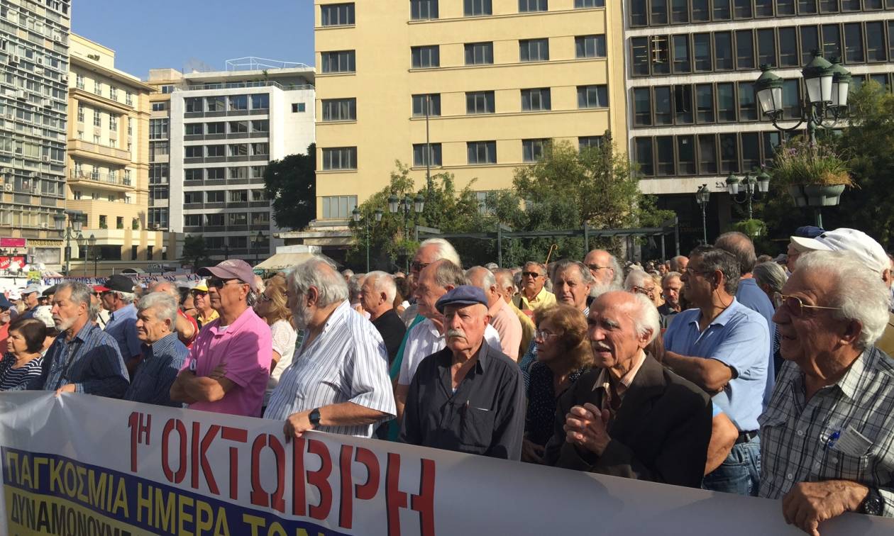 Στους δρόμους οι συνταξιούχοι για τις περικοπές στις επικουρικές