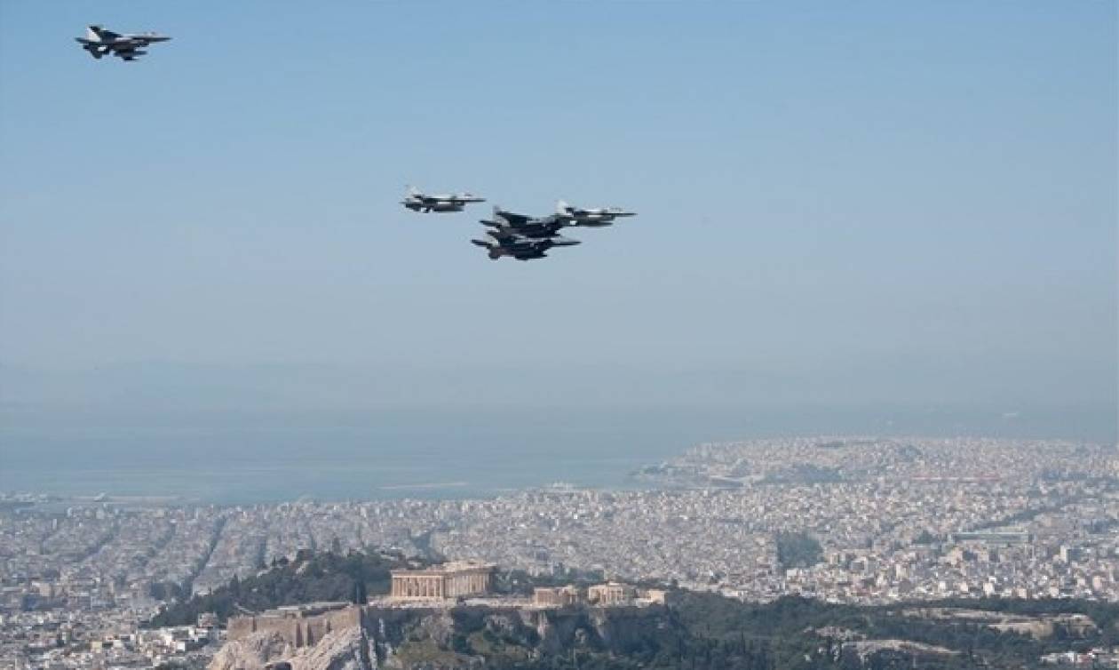 Μαχητικά αεροσκάφη πέταξαν πάνω από την Αθήνα