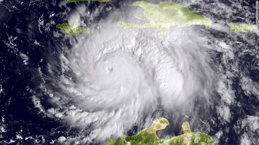Τυφώνας Μάθιου: H πιο σφοδρή καταιγίδα της δεκαετίας ετοιμάζεται να χτυπήσει της ΗΠΑ (Pics+Vid)