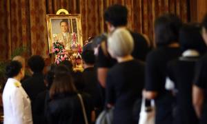Ταϊλάνδη: Εθνικό πένθος για το θάνατο του βασιλιά Μπουμιμπόλ