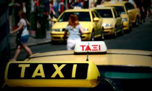 Άγριος καβγάς και ξύλο μεταξύ ταξιτζήδων και γυναικών σε πιάτσα της Αθήνας (vid)