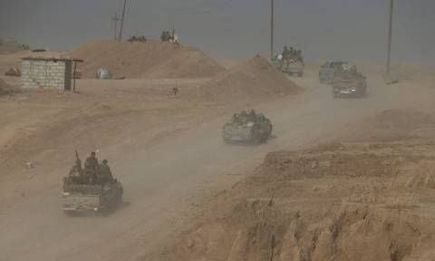Η μεγάλη έξοδος της Μοσούλης: Άφαντοι οι ηγέτες του ISIS - Χιλιάδες Ιρακινοί περνούν στη Συρία (vid)