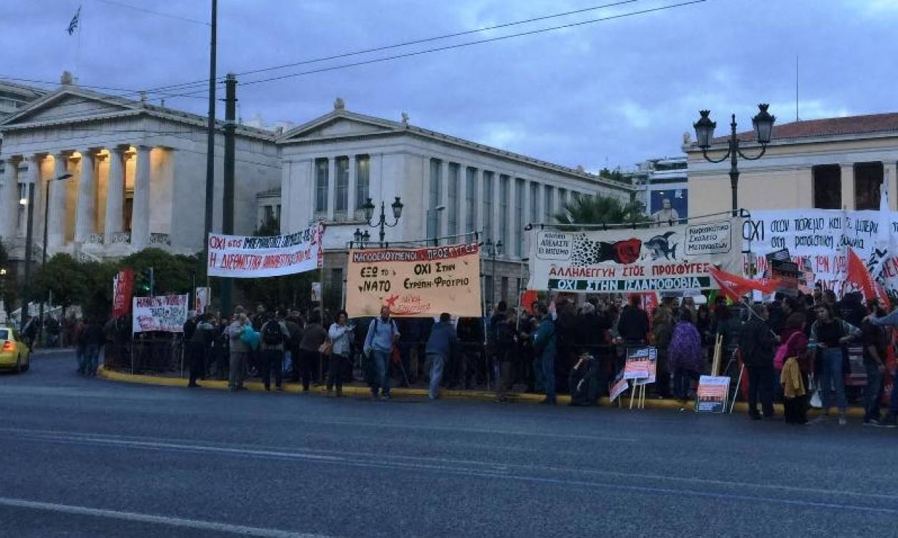 Αντιπολεμική συγκέντρωση στα Προπύλαια και πορεία στη Βουλή (pics)