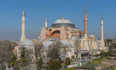 Απίστευτη πρόκληση των Τούρκων: Διόρισαν μόνιμο ιμάμη στην Αγία Σοφία!