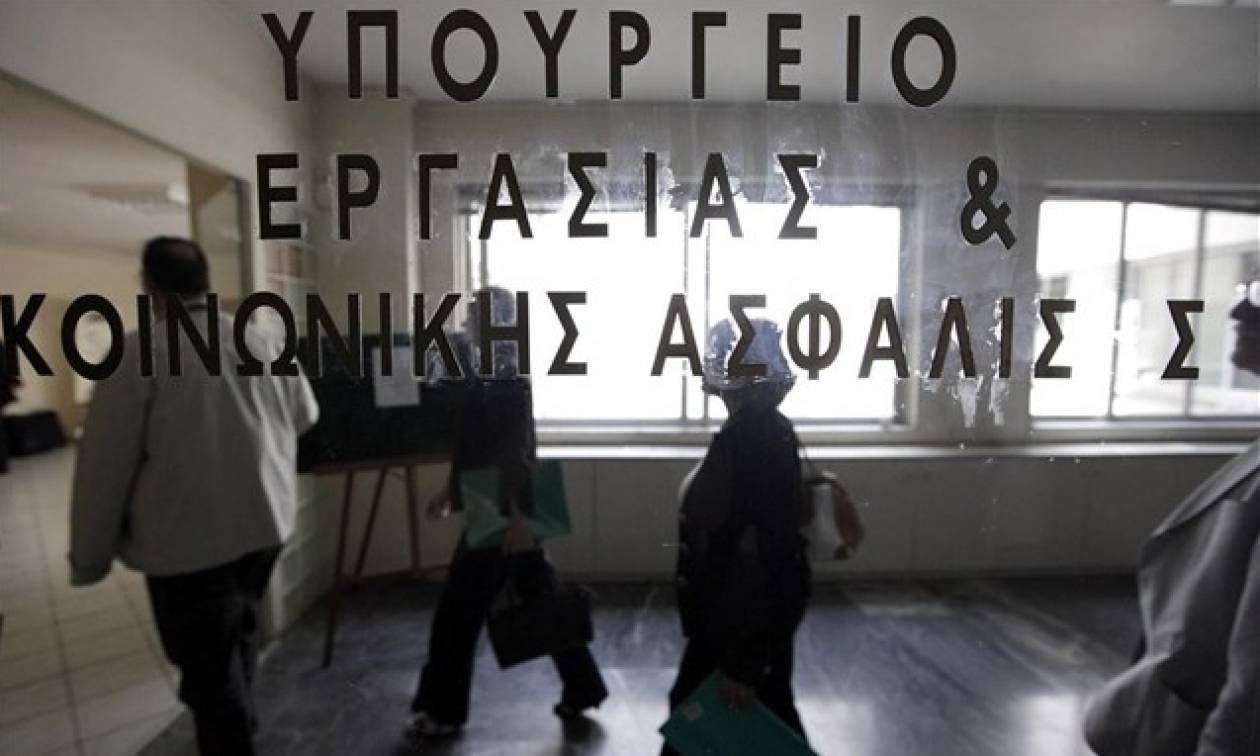 Διαψεύδει τον «κρυφό κόφτη» στις επικουρικές το υπουργείο Εργασίας