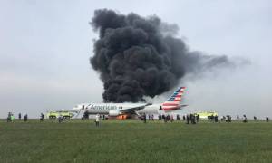 Στιγμές τρόμου μέσα στο φλεγόμενο αεροσκάφος της American Airlines (video)