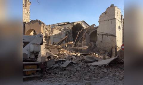 Ισχυρός σεισμός 6,5 Ρίχτερ συγκλόνισε την Ιταλία (Pics+Vids)