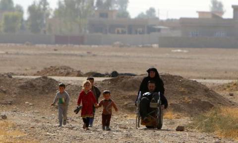 Συγκινητική ιστορία Ιρακινού με αναπηρικό αμαξίδιο: Διασχίζει το Ιράκ για να σωθεί από το ΙΚ