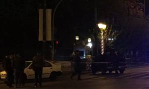 Τρομοκρατικό «χτύπημα» στη Γαλλική Πρεσβεία – Δείτε ζωντανή εικόνα από το σημείο της επίθεσης