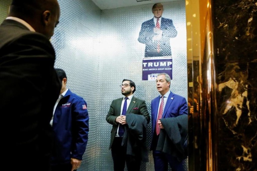 Νέος Πρόεδρος ΗΠΑ: Ιστορική συνάντηση Ντόναλντ Τραμπ με Νάιτζελ Φάρατζ στη Νέα Υόρκη (Pics+Vid)