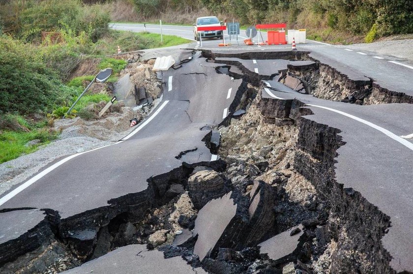 Σεισμός Νέα Ζηλανδία: Δύο νεκρούς και τεράστιες καταστροφές άφησαν πίσω τους τα 7,8 Ρίχτερ