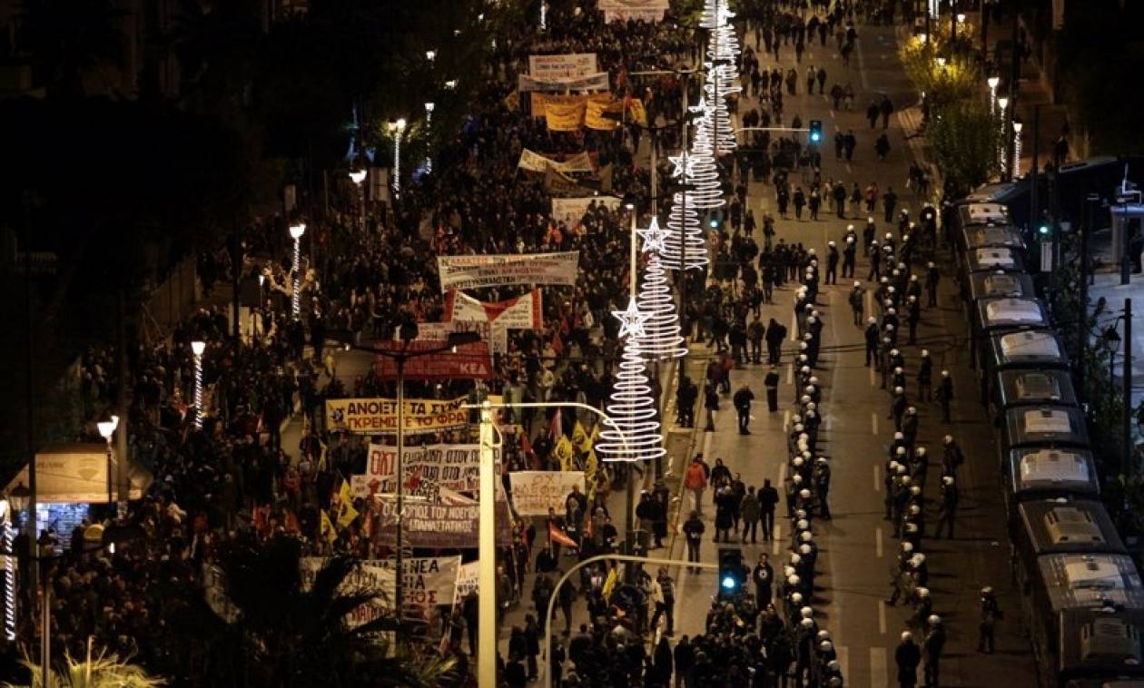 Επεισόδια Πολυτεχνείο: Αποδοκίμασαν το μπλοκ του ΣΥΡΙΖΑ στην αμερικανική πρεσβεία