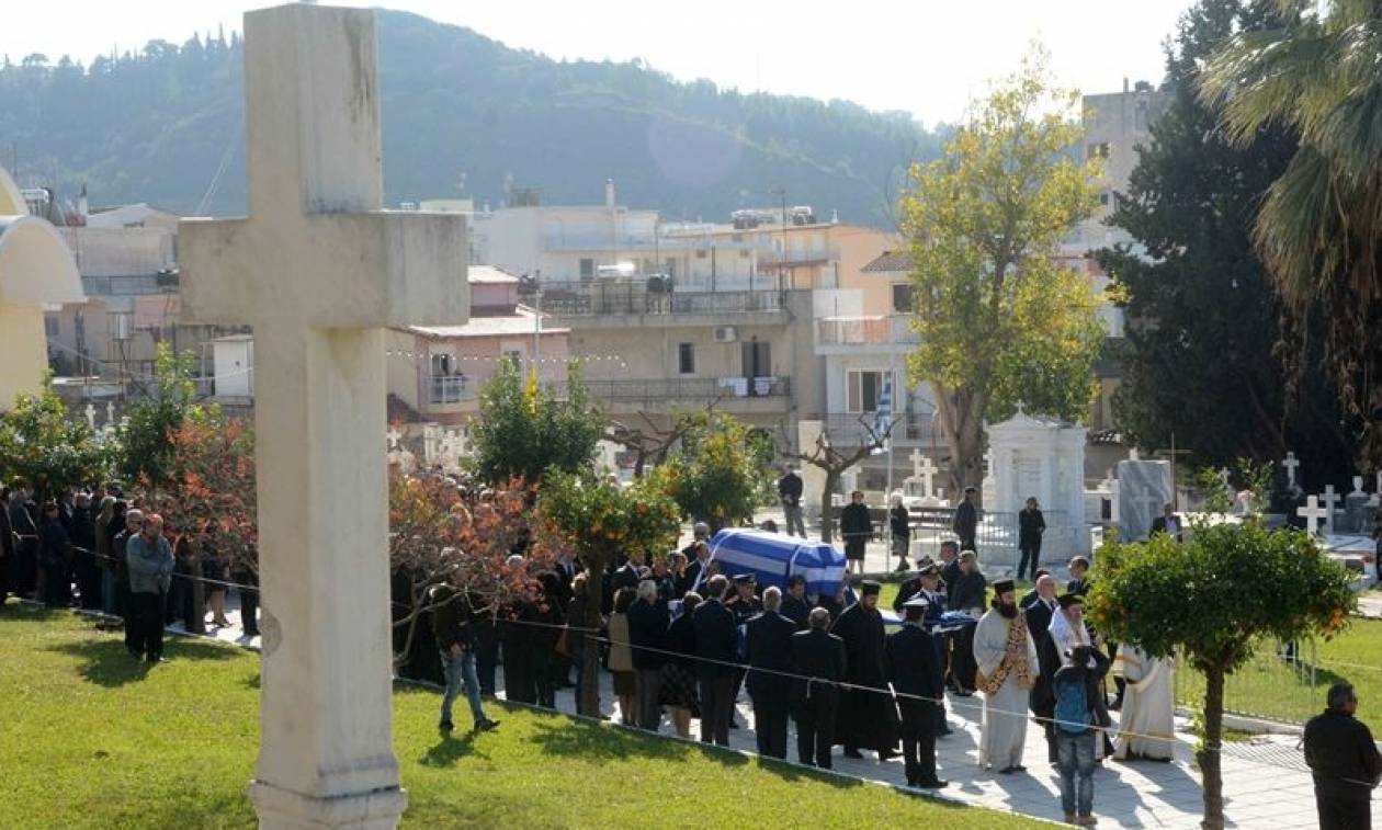 Κηδεία Στεφανόπουλου: Σε κλίμα συγκίνησης το τελευταίο αντίο στην Πάτρα (pics & vids)