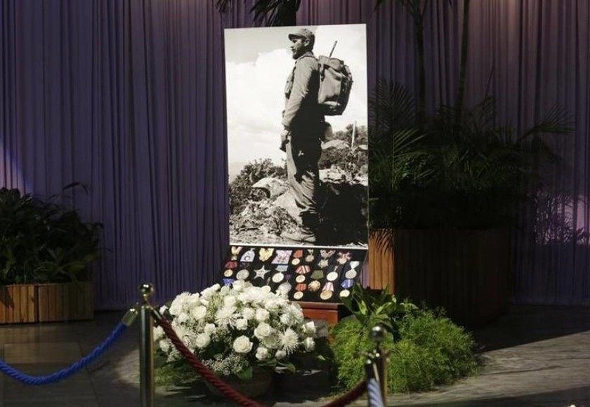 ΦΙντελ Κάστρο: Ξεκίνησαν οι τελετές στη μνήμη του με 21 κανονιοβολισμούς (pics)