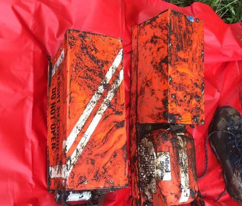 Βρέθηκαν τα «μαύρα κουτιά» του αεροσκάφους που συνετρίβη στην Κολομβία (pic)