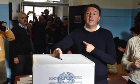 Δημοψήφισμα Ιταλία: Αποχή - ρεκόρ λίγες ώρες πριν κλείσουν οι κάλπες