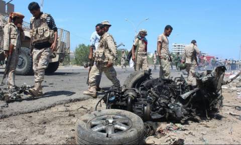 Μακελειό στην Υεμένη: Τουλάχιστον 50 νεκροί από επίθεση βομβιστή αυτοκτονίας του ISIS σε στρατόπεδο