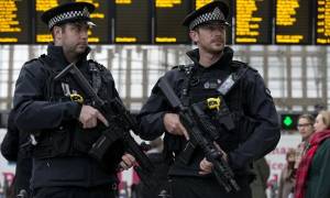 Συναγερμός στη Βρετανία: Συλλήψεις έξι υπόπτων για τρομοκρατική επίθεση μέσα στις γιορτές