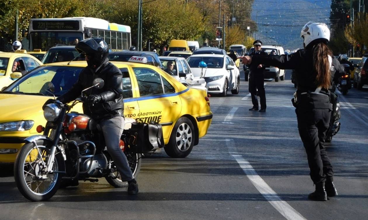 Χριστούγεννα 2016 - Πρωτοχρονιά 2017: Τα μέτρα της Τροχαίας για τις εορταστικές ημέρες