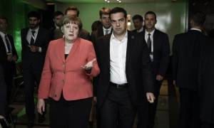 Μέρκελ: Θα συζητήσω με τον Τσίπρα για το επίδομα αλλά… δεν θα ανακατευτώ στις διαπραγματεύσεις