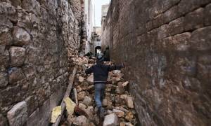 Συρία: Απόδραση από το Χαλέπι για 1.300 αμάχους – Χιλιάδες παραμένουν εγκλωβισμένοι (Vid)