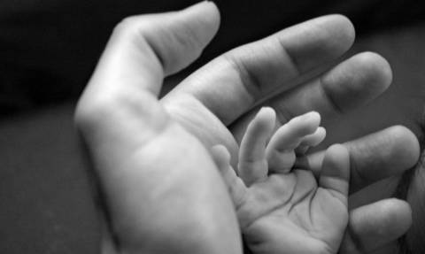 Τραγωδία στα Λεχαινά: Τρίχρονο αγγελούδι «έσβησε» στα χέρια των γονιών του
