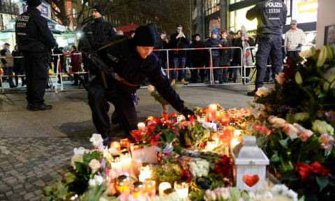 Βερολίνο επίθεση: Μάχη με το χρόνο για τη σύλληψη του δράστη πριν χτυπήσει ξανά (Pics+Vids)