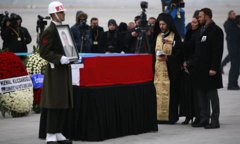Ρωσία: Παρουσία Πούτιν η κηδεία του δολοφονηθέντα πρέσβη Καρλόφ (Pics+Vid)