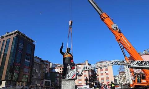Αντιδράσεις στην Τουρκία για απομάκρυνση αγάλματος του Κεμάλ Ατατούρκ