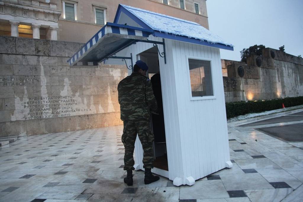 ΕΚΤΑΚΤΟ - Καιρός Live - Κι όμως! Το «έστρωσε» και στο Σύνταγμα – Δείτε φωτογραφίες 