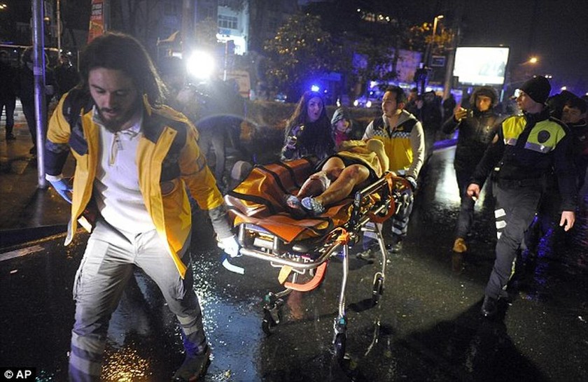 Επίθεση στην Κωνσταντινούπολη: «Ματωμένη» Πρωτοχρονιά - Ένοπλος άνοιξε πυρ σε κλαμπ (pics&vids)