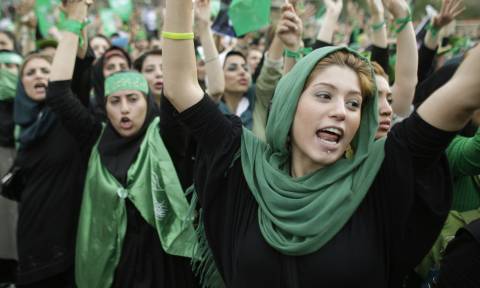 «Ο εχθρός λαός»: Εβδομήντα άνθρωποι φυλακίστηκαν για «κατασκοπεία» στο Ιράν