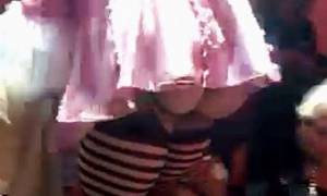 Αποκαλυπτικό βίντεο της Μαντόνα: Πρόσφερε τα γυμνά της οπίσθια σε θαυμαστή κάνοντάς του lap dance!