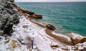 Καιρός - Φθιώτιδα: Τα χιόνια «σκέπασαν» τις παραλίες! (pics&vid)