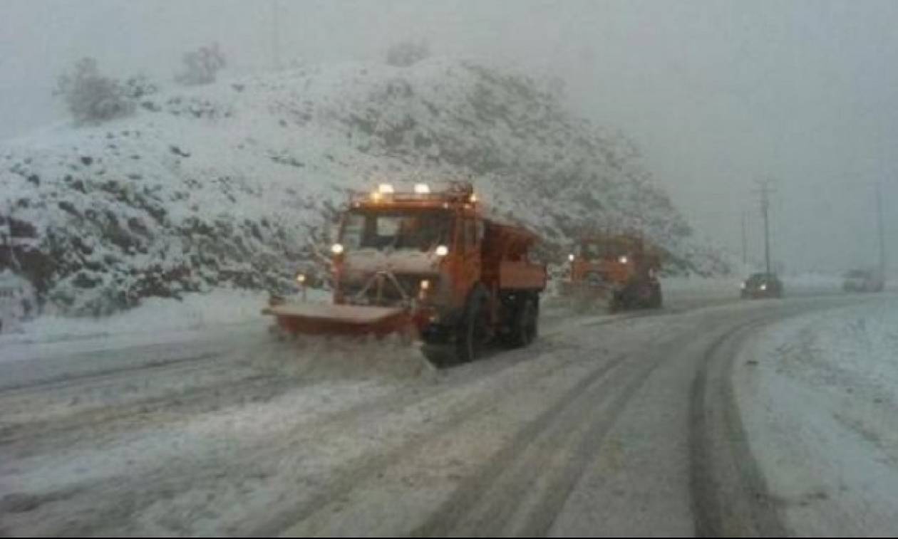 Σε εξέλιξη επιχείρηση απεγκλωβισμού οδηγών από την Κορίνθου-Πατρών