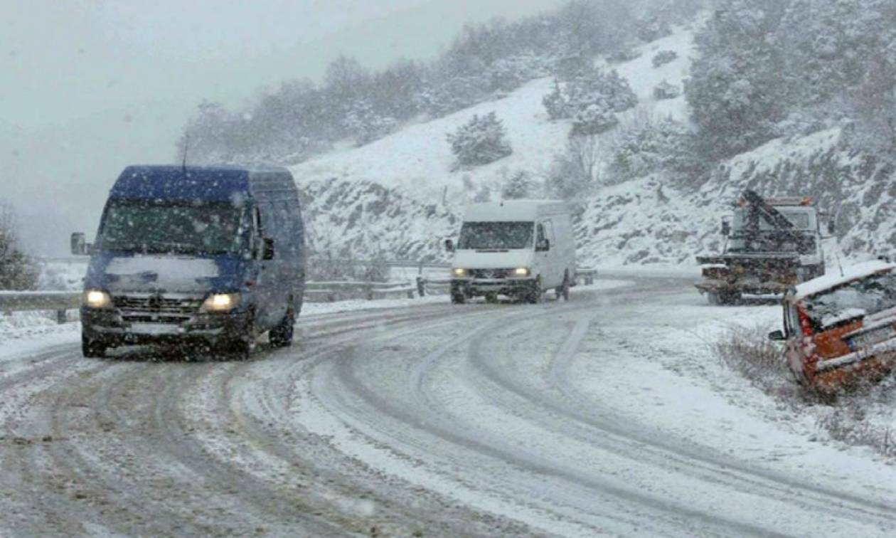 Καιρός: Ολονύχτιο θρίλερ για τον απεγκλωβισμό οδηγών στην Κορίνθου - Πατρών!