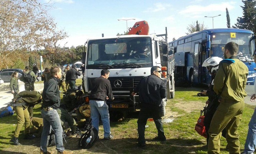 Τρομοκρατική επίθεση με φορτηγό κατά του πλήθους στην Ιερουσαλήμ - Τουλάχιστον τέσσερις νεκροί 