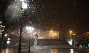 Καιρός LIVE: Ο χιονιάς σαρώνει την Αθήνα - Κλειστά σχολεία και δρόμοι