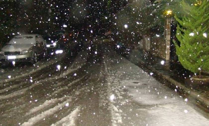 Καιρός LIVE: Πού χιονίζει τώρα – Πολικές θερμοκρασίες σε όλη την Ελλάδα