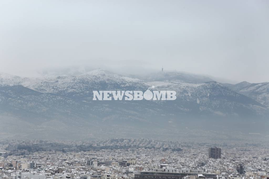 Καιρός Αθήνα: Μαγικές εικόνες από από τη χιονισμένη Ακρόπολη 