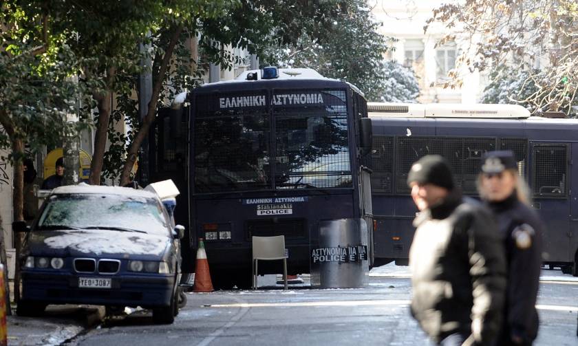 Αποκλειστικό: Συγκλονίζει η μαρτυρία του αστυνομικού που πυροβόλησαν στα γραφεία του ΠΑΣΟΚ