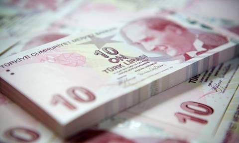 Τουρκία: Καταρρέει η τουρκική λίρα έναντι δολαρίου και ευρώ
