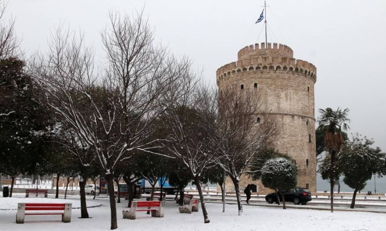 Αυτά δεν γίνονται: Θεσσαλονικιός βγήκε στα χιόνια και δεν φαντάζεστε τι έκανε! (pics&vid)