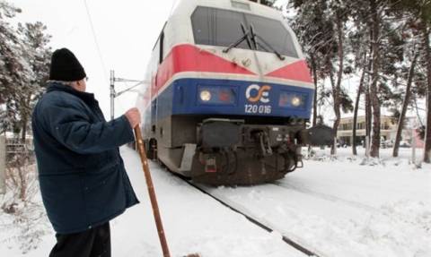 Καιρός: Πάνε και… έρχονται οι ευθύνες για τον χιονισμένο σιδηρόδρομο