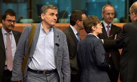 Παρακαλάμε να έρθουν οι θεσμοί - Παζάρια ΔΝΤ και ΕΕ με την Ελλάδα θεατή