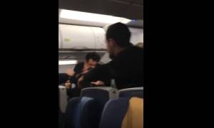 Άγριο ξύλο μέσα σε αεροπλάνο: Έκανε αναγκαστική προσγείωση ο πιλότος