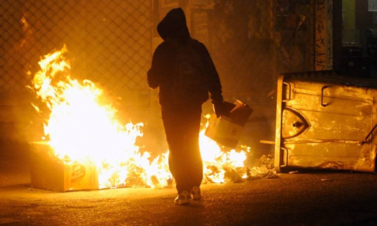 Δύο επιθέσεις με μολότοφ σε ΜΑΤ στα Εξάρχεια